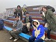 手に持ってるのは馬券ならぬ豚券
